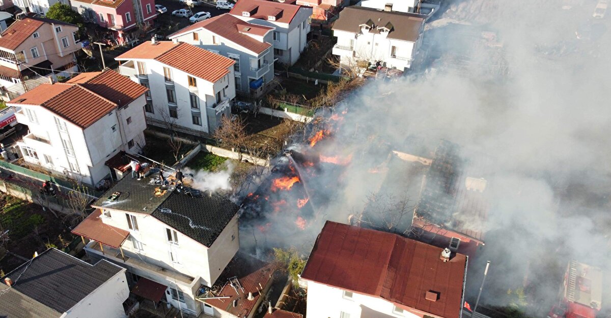 İhbarla bölgeye itfaiye, AFAD, jandarma, polis ve sağlık ekipleri sevk edildi.