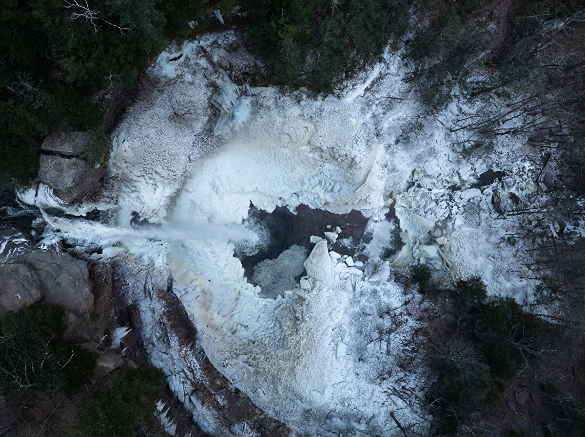 Meteorologlara göre, bölgede beklenen kış fırtınası yoğun kar yağışı, buzlu koşullar ve hızla düşen sıcaklıkları beraberinde getirmesiyle ülke genelindeki 60 milyon kişiyi etkileniyor.