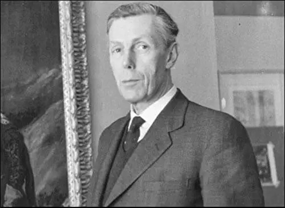 Belgelerde, Blunt'ın, diğer Sovyet ajanları Guy Burgess ve Donald Maclean gibi ülkeden kaçmayı reddettiğinde eski Sovyetler Birliği'nin istihbarat teşkilatı Devlet Güvenlik Komitesi (KGB) bağlantısının şiddete başvurmasından korktuğunu belirttiği aktarıldı.