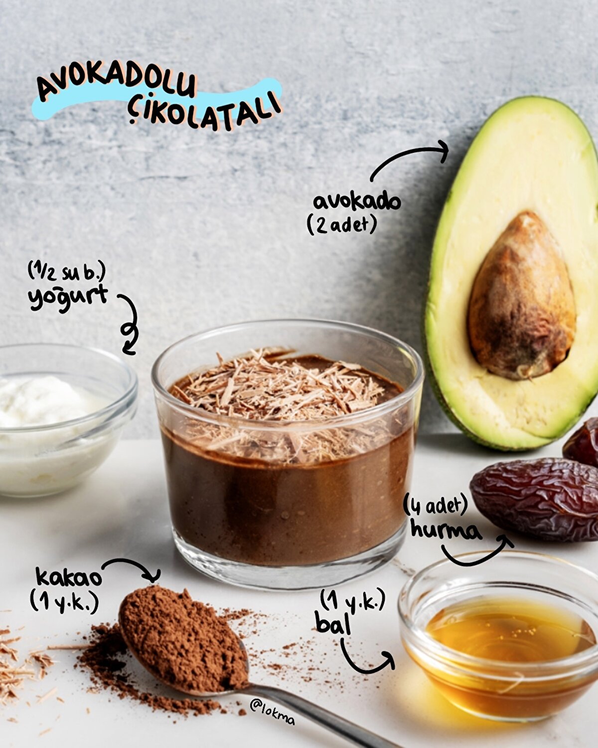 🥑AVOKADOLU ÇİKOLATALI
2 adet olgun avokado
1/2 su bardağı yoğurt
4 adet hurma
1 yemek kaşığı kakao
1 yemek kaşığı bal

Yapılışı
-Hurmaları 10 dakika sıcak suda bekletin.
-Ardından hurmalarla birlikte tüm malzemeleri blenderda çekin.
-Kaselere porsiyonlayıp buzdolabında en az 2 saat bekletin.
