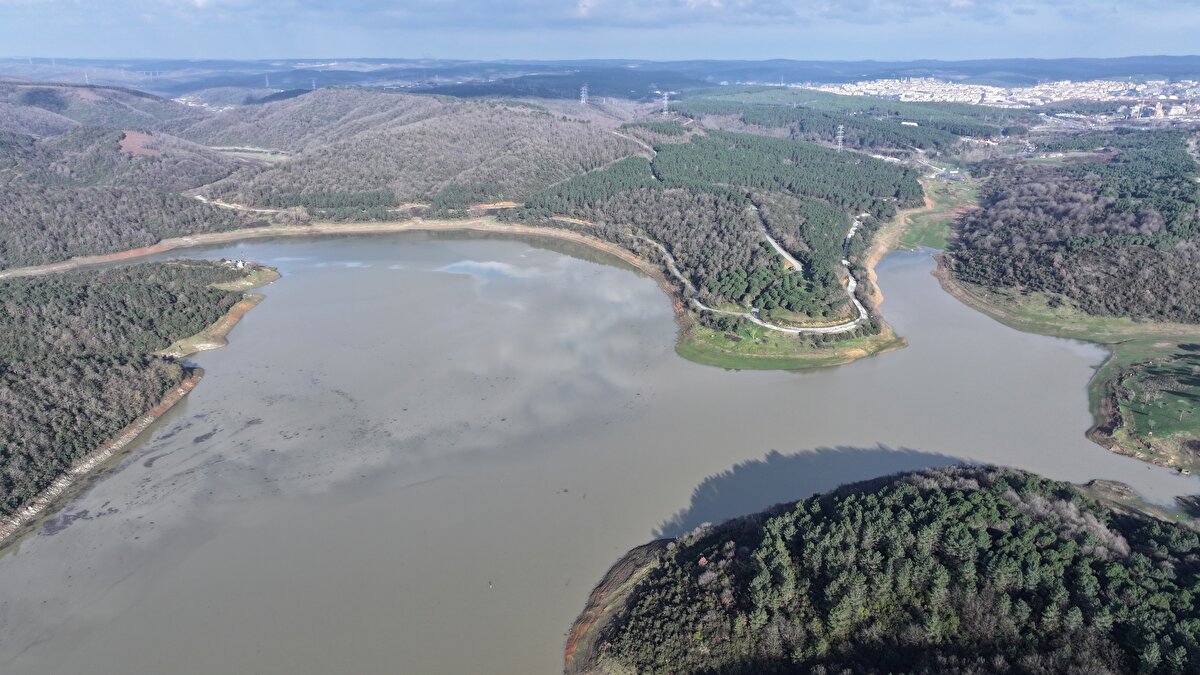 İstanbul Su ve Kanalizasyon İdaresi (İSKİ) verilerine göre, geçen yıl 21 Kasım`da yüzde 27,49 seviyelerine kadar gerileyen barajlardaki doluluk oranı, son dönemdeki yağışların etkisiyle yükselişini sürdürdü.
