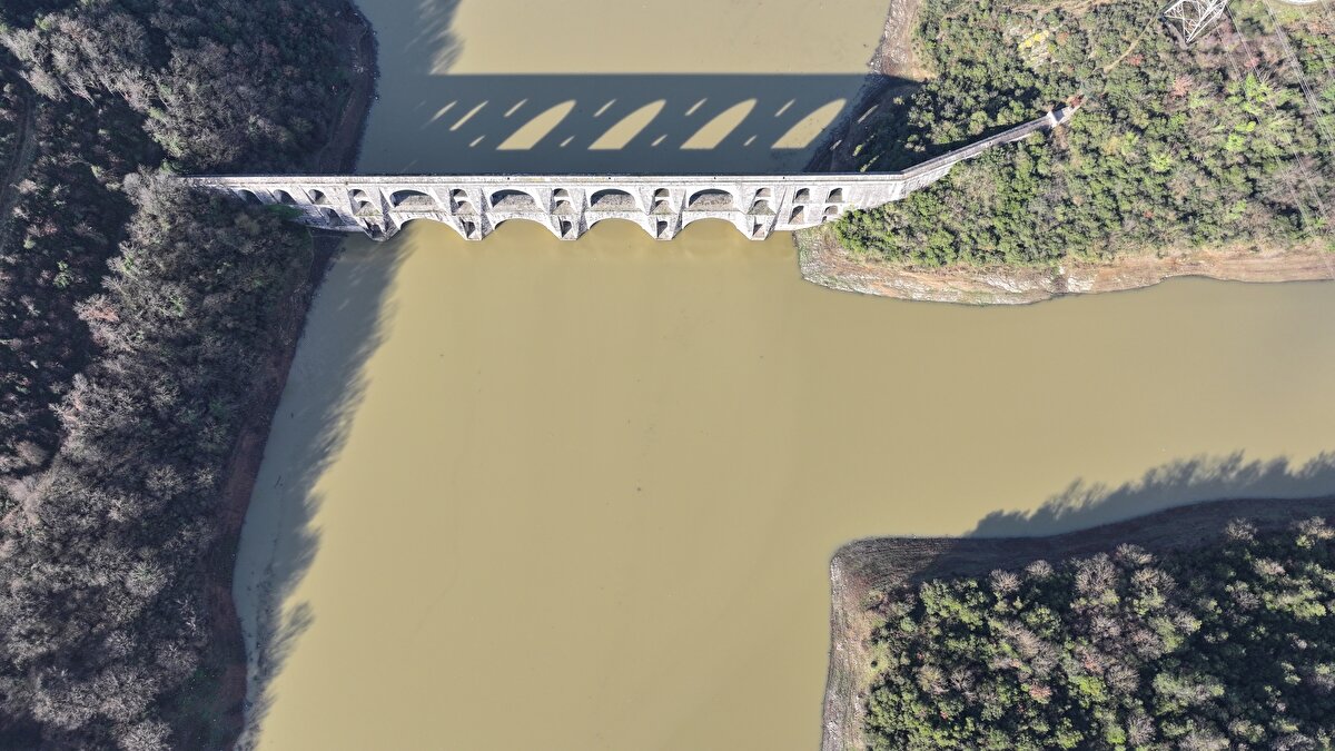 Son 10 yılın doluluk oranları<br>İSKİ istatistiklerine göre, barajların bugün itibarıyla doluluk oranları 2015`te yüzde 84,29, 2016`da yüzde 67,68, 2017`de yüzde 74,52, 2018`de yüzde 67,5, 2019`da yüzde 90,89, 2020`de yüzde 52,93, 2021`de yüzde 29,48, 2022`de yüzde 52,48, 2023`te yüzde 30,82, 2024`te yüzde 58,91 iken bugünkü oran yüzde 50,49 ölçüldü.