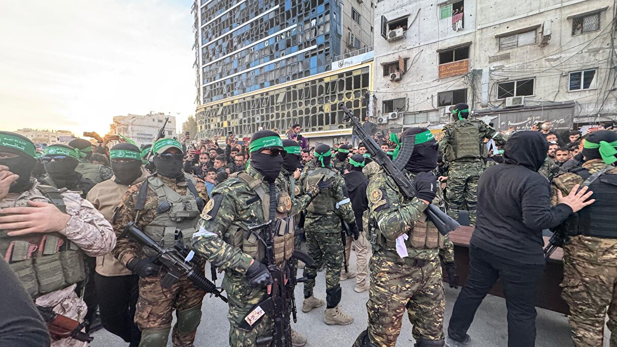 Anlaşmaya göre, 3 İsrailli kadın esirin serbest kalmasına karşılık İsrail hapishanelerinde tutulan 90 Filistinlinin özgürlüğüne kavuşacağı ön görülüyor.