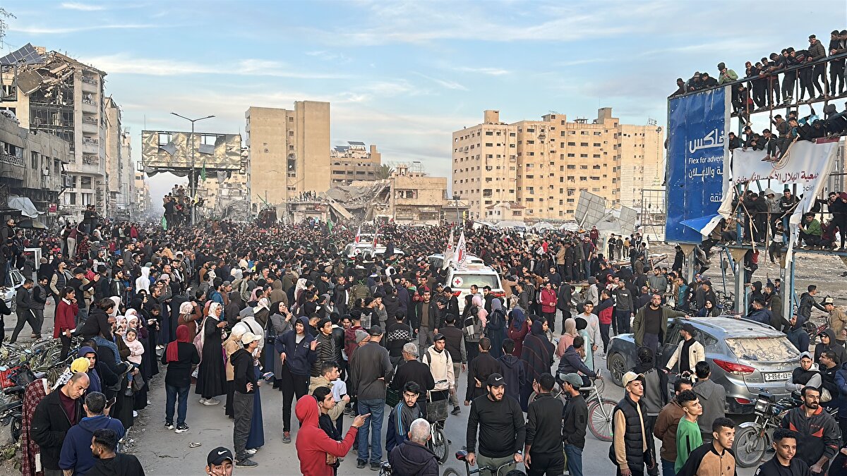 Serbest bırakılması planlanan Filistinlilerden 78'inin Batı Şeria'dan, 12'sinin ise Doğu Kudüs'ten olduğu aktarılıyor.