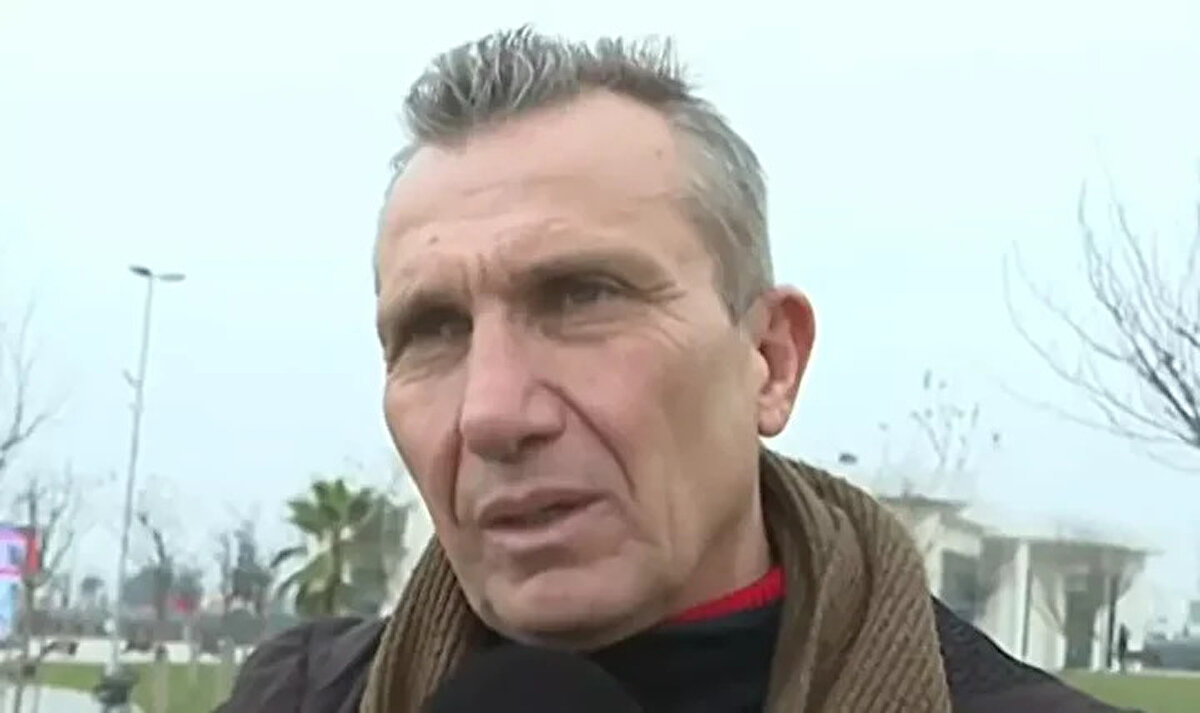 Sonra çocuklarımı kaldırdım, hemen montlarınızı, pantolonunuzu giyin dedim. Kapıya gittim, açtım, kapının kullanması imkansızdı o kadar duman vardı ki anlatamam yani.