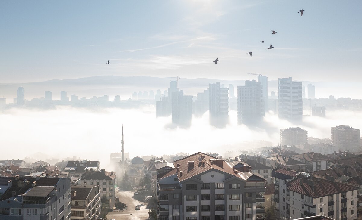 Özellikle trafiğin yoğun olduğu sabah saatlerinde ulaşım olumsuz etkilendi.