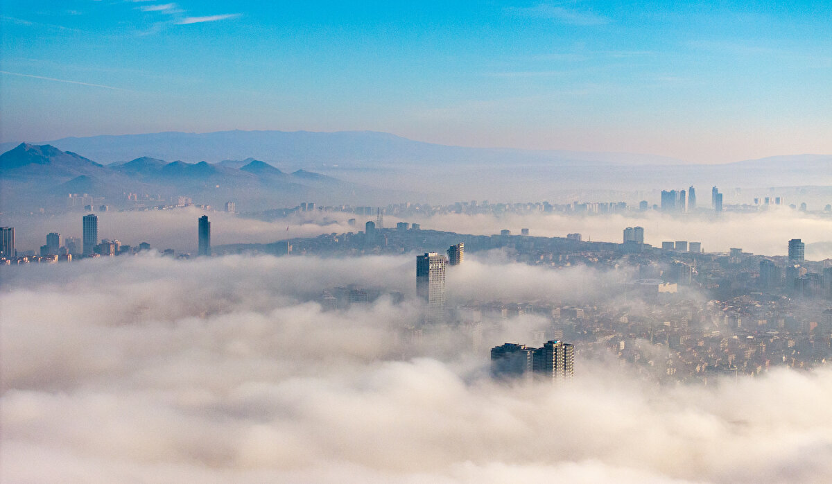 Başkentte gece saatlerinden başlayan sis, sabah saatlerine kadar etkisini sürdürdü