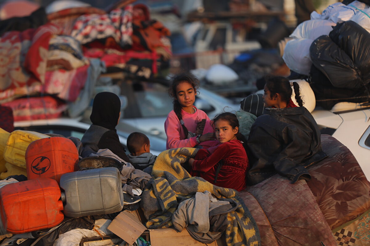 Ateşkes anlaşması kapsamında, Netzarim Koridoru ve Selahaddin Caddesi üzerinden geçen araçlar, X-RAY cihazıyla kontrol ediliyor.