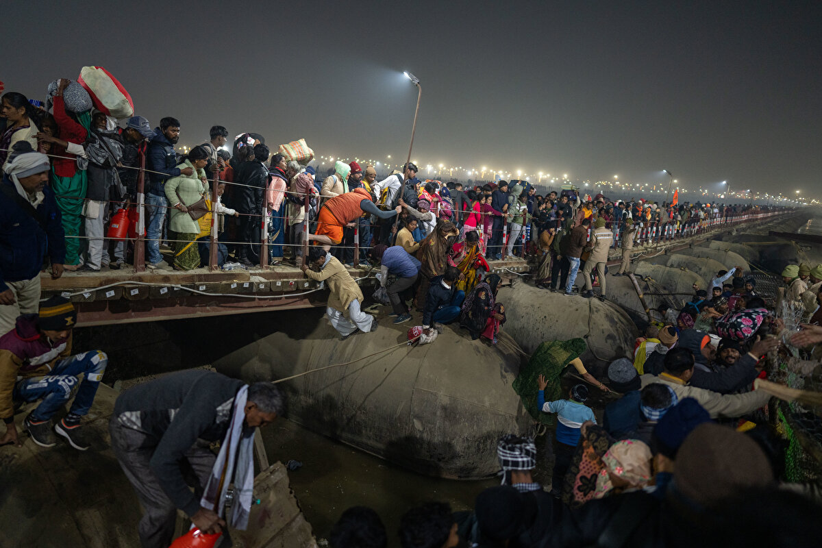 Hindular, kutlamalar sırasında Ganj Nehri'nde yıkanmanın günahlardan arınmalarına ve ölüm ile yeniden doğuş döngüsünden kurtulmalarına yardımcı olacağına inanıyor.