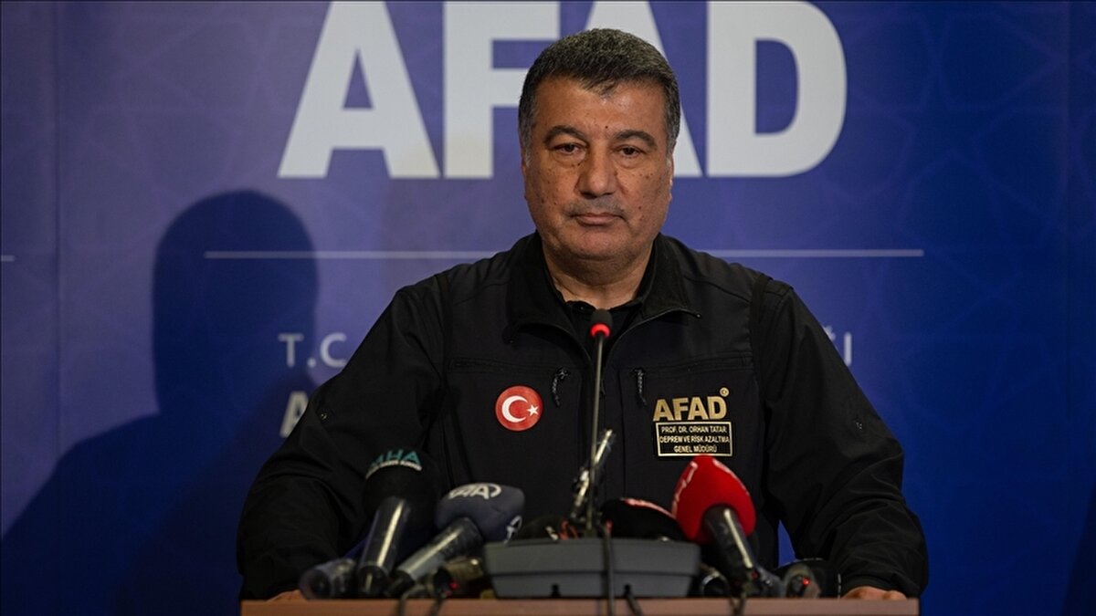 İçişleri Bakanlığı Afet ve Acil Durum Yönetimi Başkanlığı (AFAD) Deprem ve Risk Azaltma Genel Müdürü Prof. Dr. Orhan Tatar, Ege Denizi'ndeki peş peşe depremlere ilişkin açıklama yaptı.