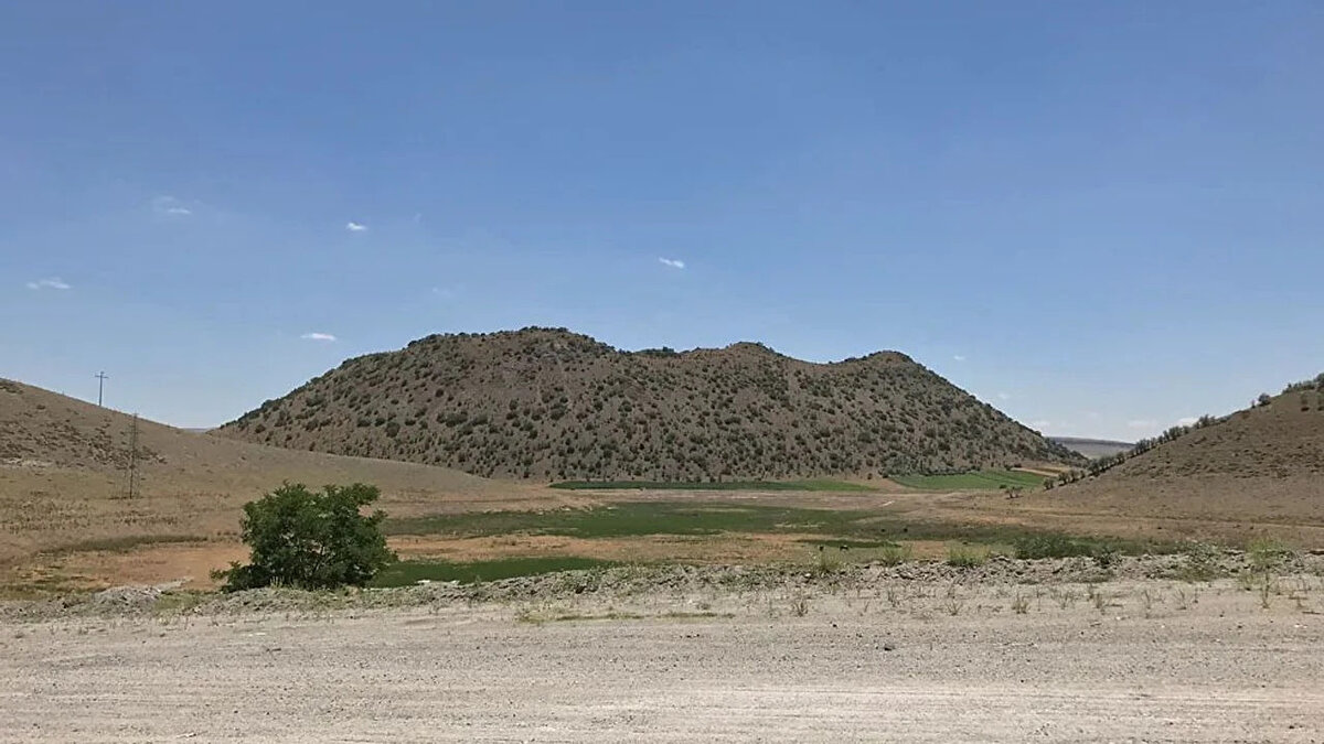 Yakın geçmişte aktif olduğu bilinen ve hâlâ faaliyet potansiyeli olduğuna inanılan volkanlar.<br><br>1- Acıgöl-Nevşehir