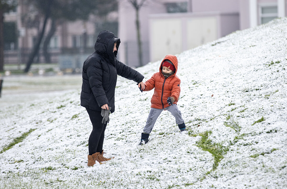Sakarya<br><br>Sakarya'da 7 Şubat Cuma günü il genelinde resmi, özel tüm örgün ve yaygın eğitim kurumlarında (üniversiteler hariç) eğitim öğretime ara verildi.