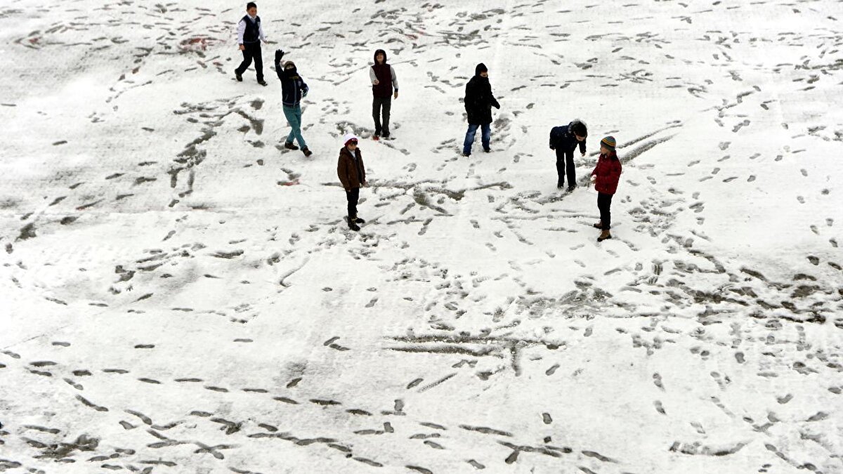 Ardahan<br><br>Ardahan'ın Göle ilçesinde eğitim öğretime bir gün ara verildi.
