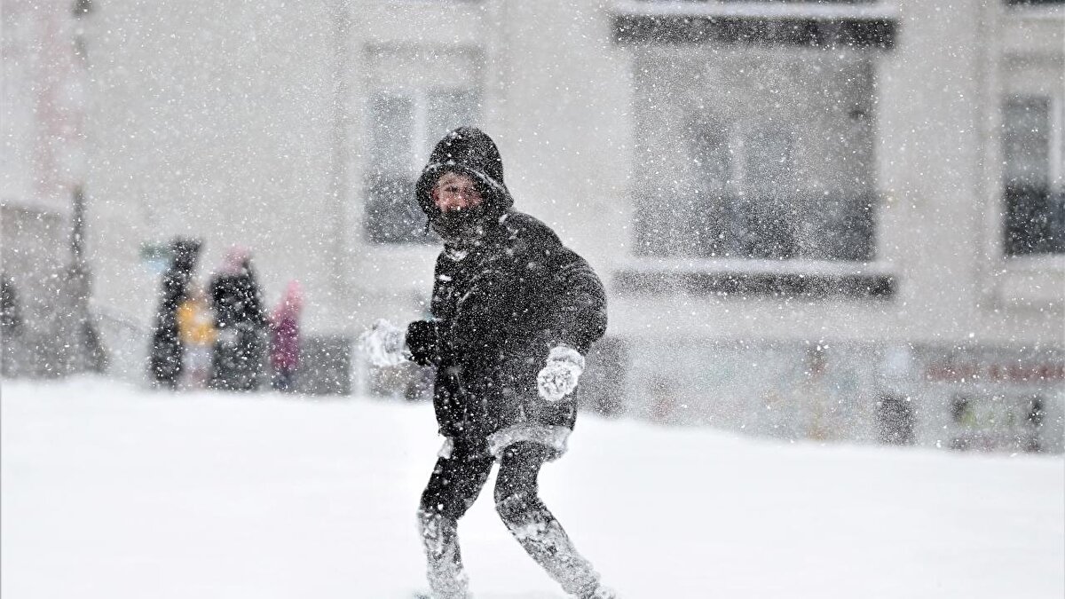 Erzincan<br><br>Erzincan'ın Refahiye ve Tercan ilçelerinde, olumsuz hava koşulları nedeniyle eğitime 7 Şubat`ta ara verildi.