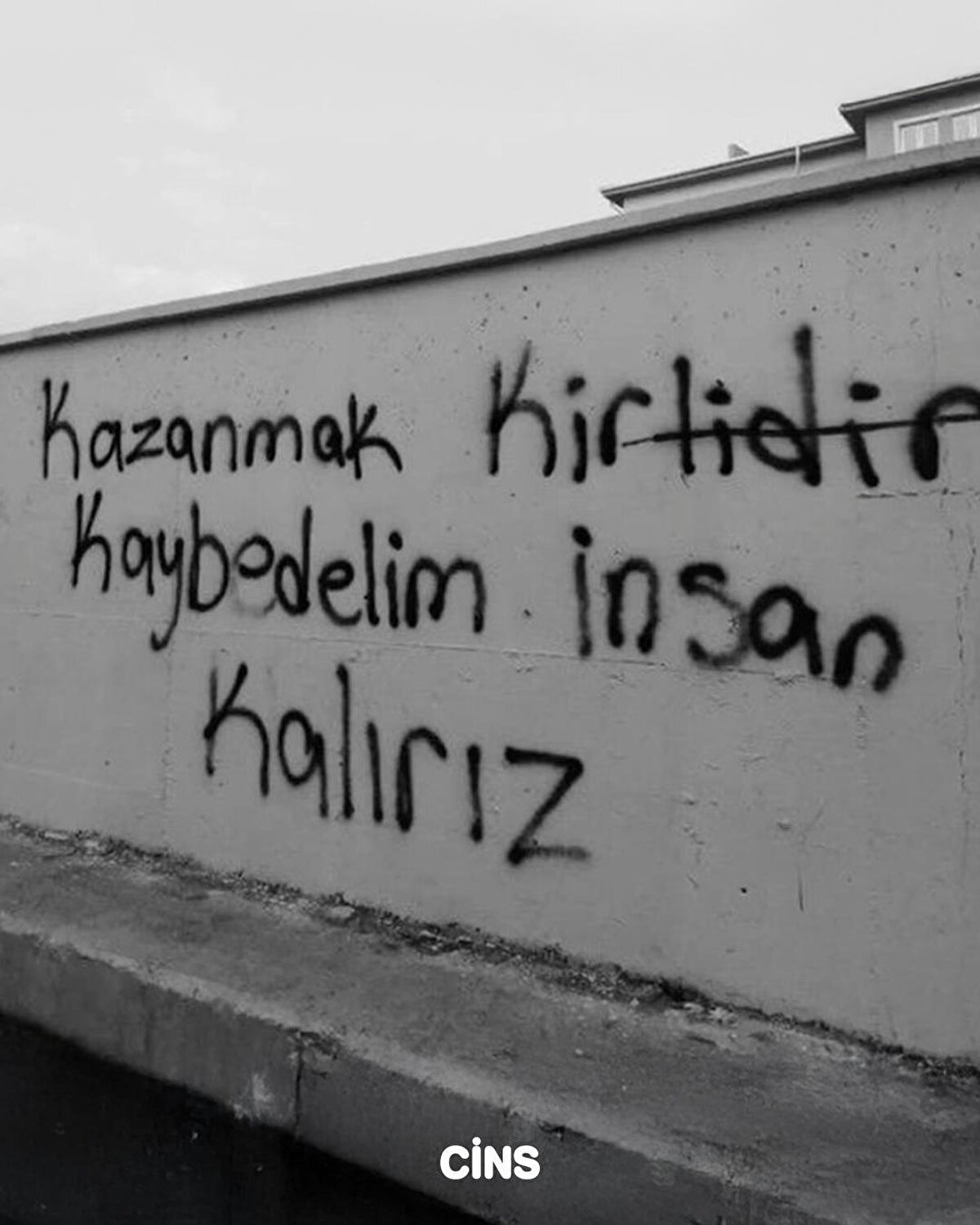 Kazanmak kirlidir kaybedelim insan kalırız