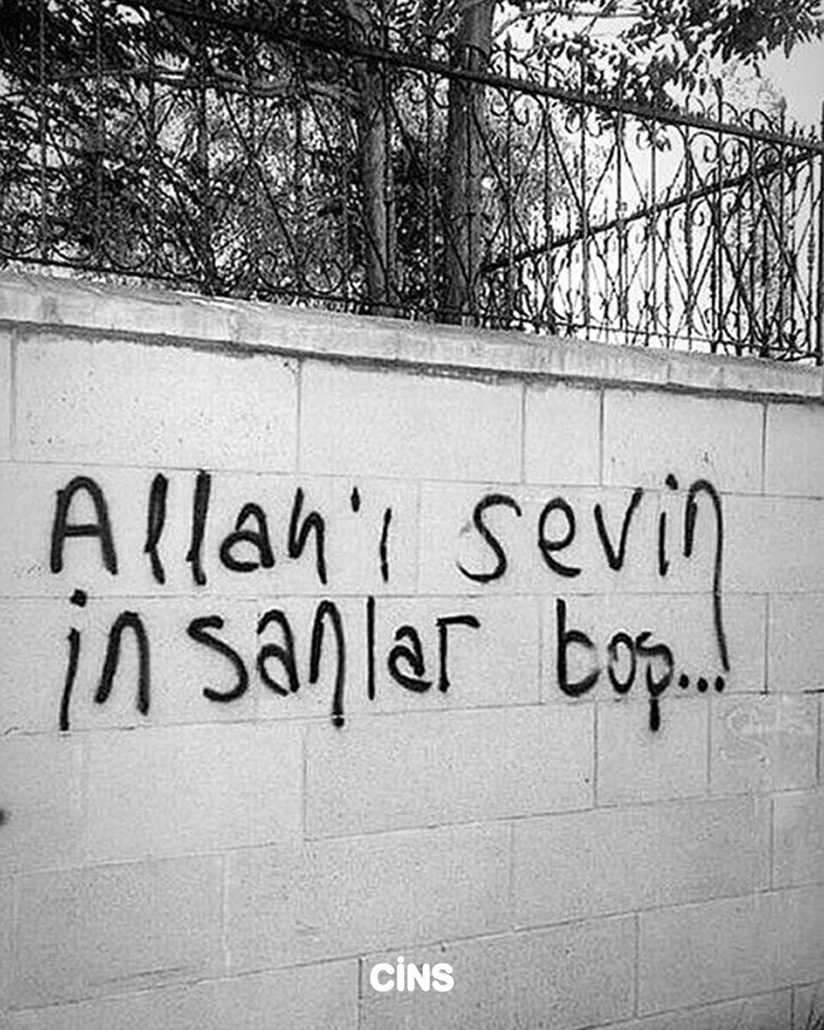 Allah'ı sevin insanlar boş...