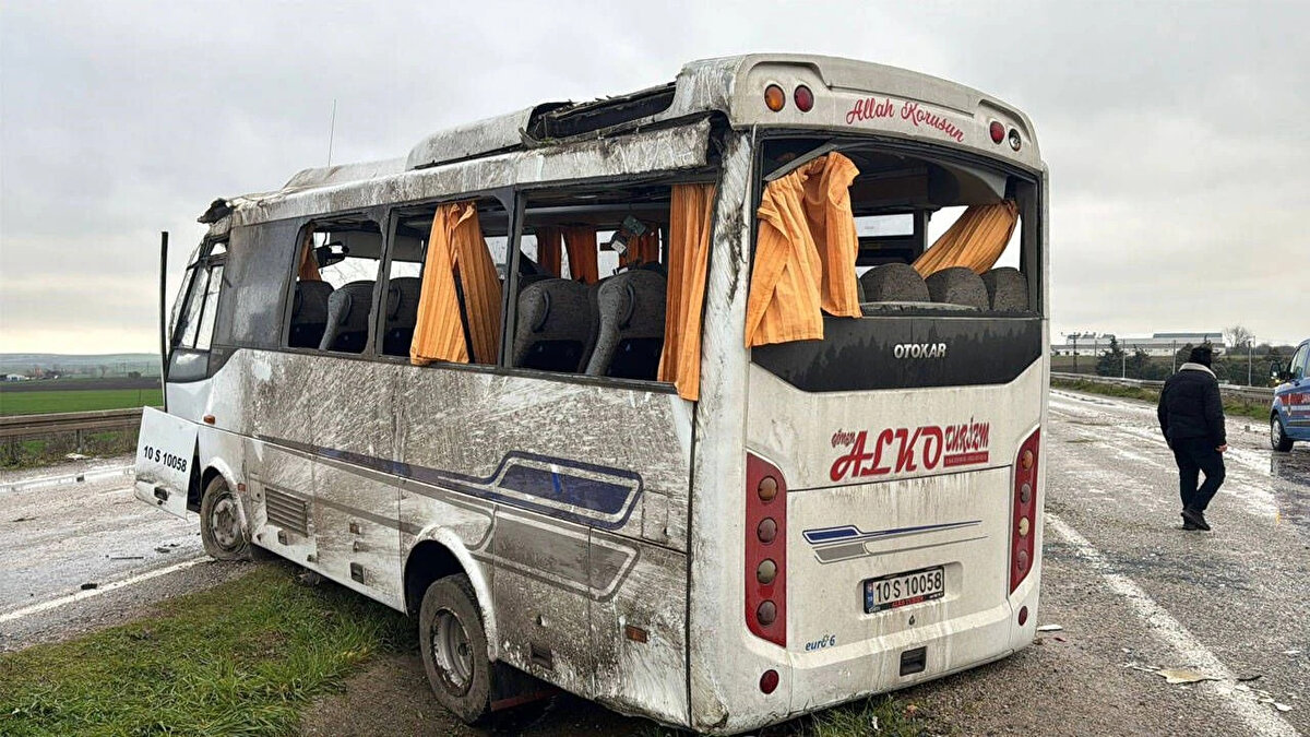 Yaralılar, olay yerine gelen sağlık ekiplerince Bandırma ve Gönen Devlet hastanelerine kaldırıldı.