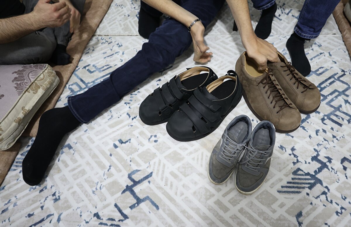 Wessels, kendisinin artık emekli olduğunu, bu yıl ayakkabıları yeğeninin yaptığını belirtti.<br><br>Sultan'ı ve ailesini tanıdığı için çok mutlu olduğunu anlatan Wessels, "Dünyanın her yerinde uzun insanlar var ama Sultan benim için ayrı bir yerde. Türkiye'deki oğlum gibi." dedi.