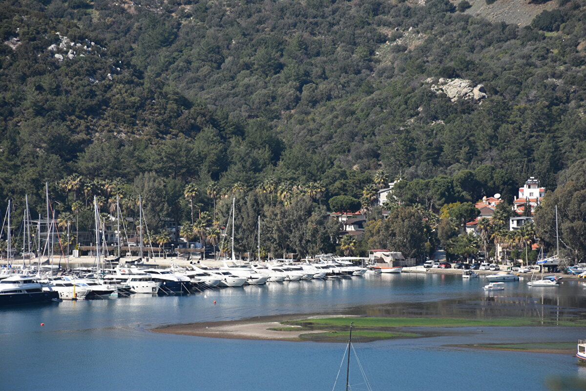 Marmaris ve Fethiye'de deniz suyu çekildi