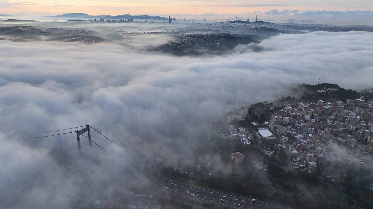 Kentte gece saatlerinden itibaren etkili olan sis İstanbul Boğazı ve çevresinde yoğunlaştı.