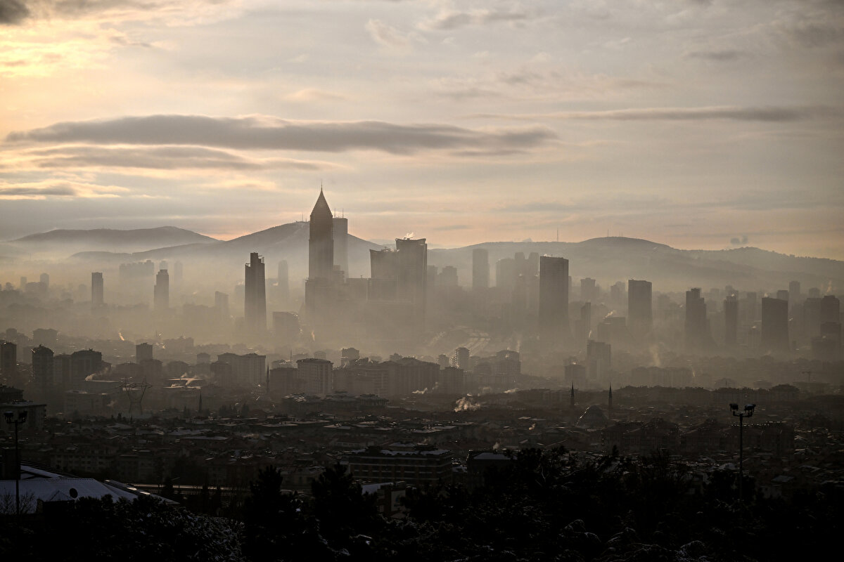 Ulaştırma ve Altyapı Bakanlığı Kıyı Emniyeti Genel Müdürlüğünün internet sitesinden yapılan açıklamada, İstanbul Boğaz'ındaki gemi trafiğinin 03.10'dan itibaren çift yönlü olarak askıya alındığı belirtilmişti.