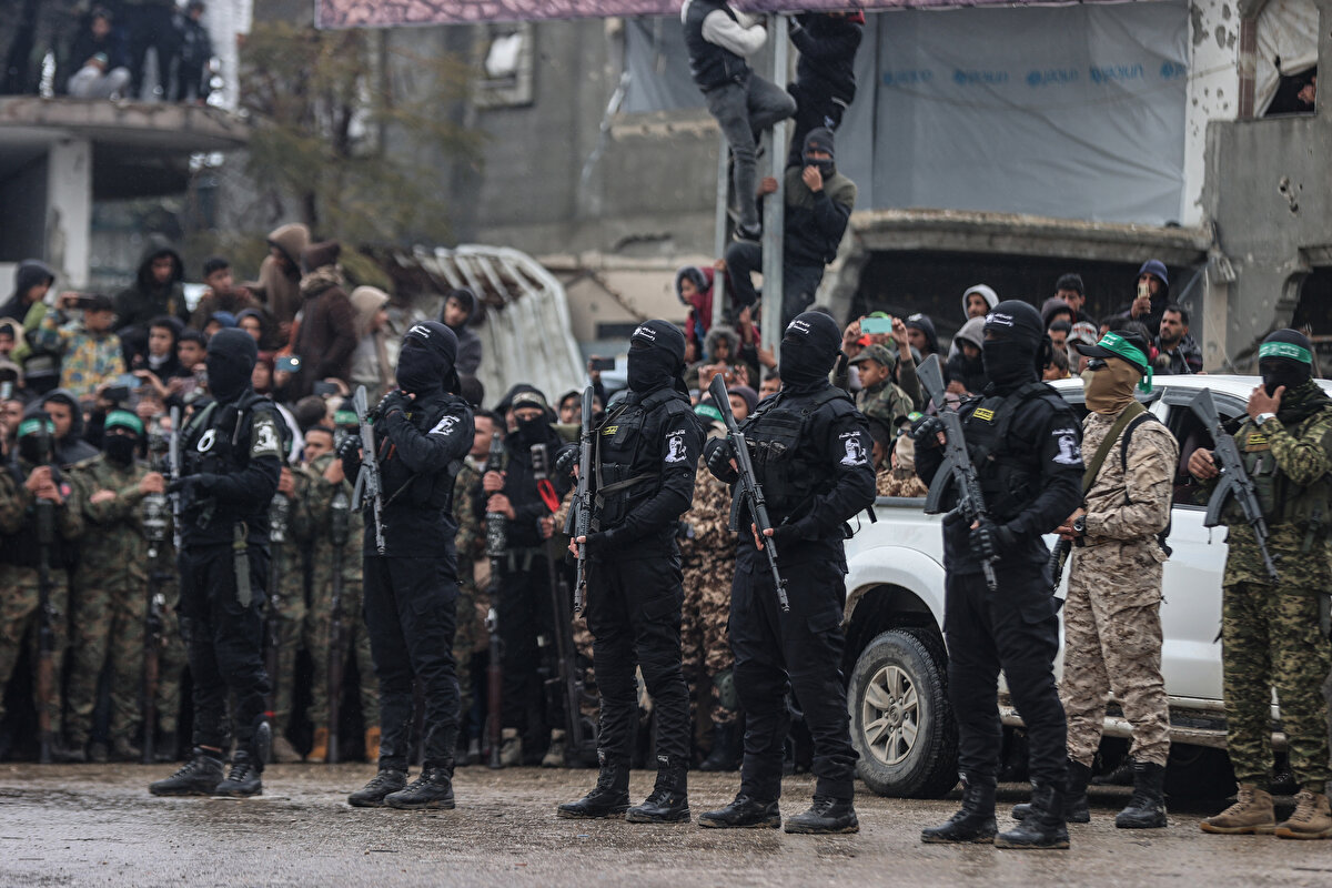 Esirlerden Tal Shoham'ın İsrail'in yanı sıra Avusturya ve İtalya vatandaşlıklarının da bulunduğu, Etiyopya asıllı İsrailli Avera Mengistu'nun 10 yıldır Gazze Şeridi'nde tutulduğu bildirildi.