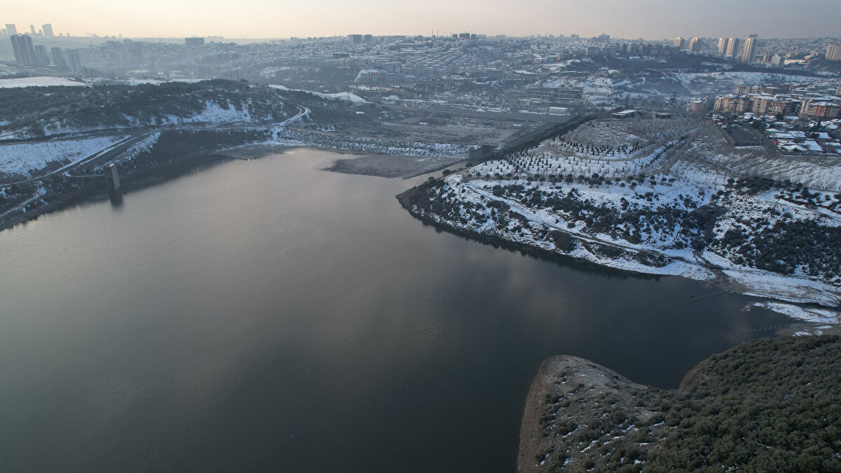  İstanbul'a su sağlayan Istrancalar'da doluluk oranı yüzde 90,03 olarak ölçüldü. Elmalı Barajında doluluk oranı ise yüzde 88,71 olarak kayıtlara geçti.