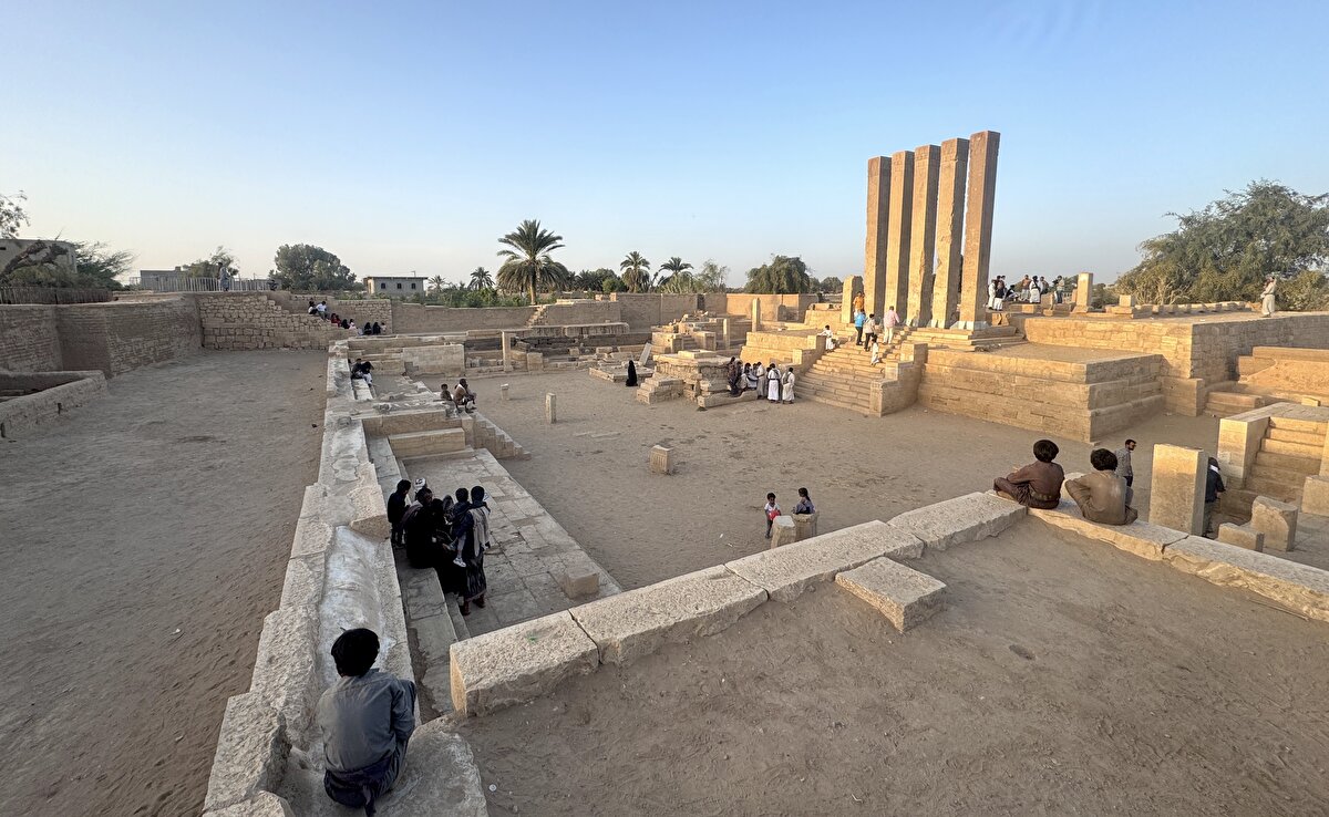 Yemen’in simge yapılarında Belkıs Tahtı da, ciddi bir insanî krizin yaşandığı savaş yıkkını Yemen'de uluslararası düzeyde korunmayı bekliyor.