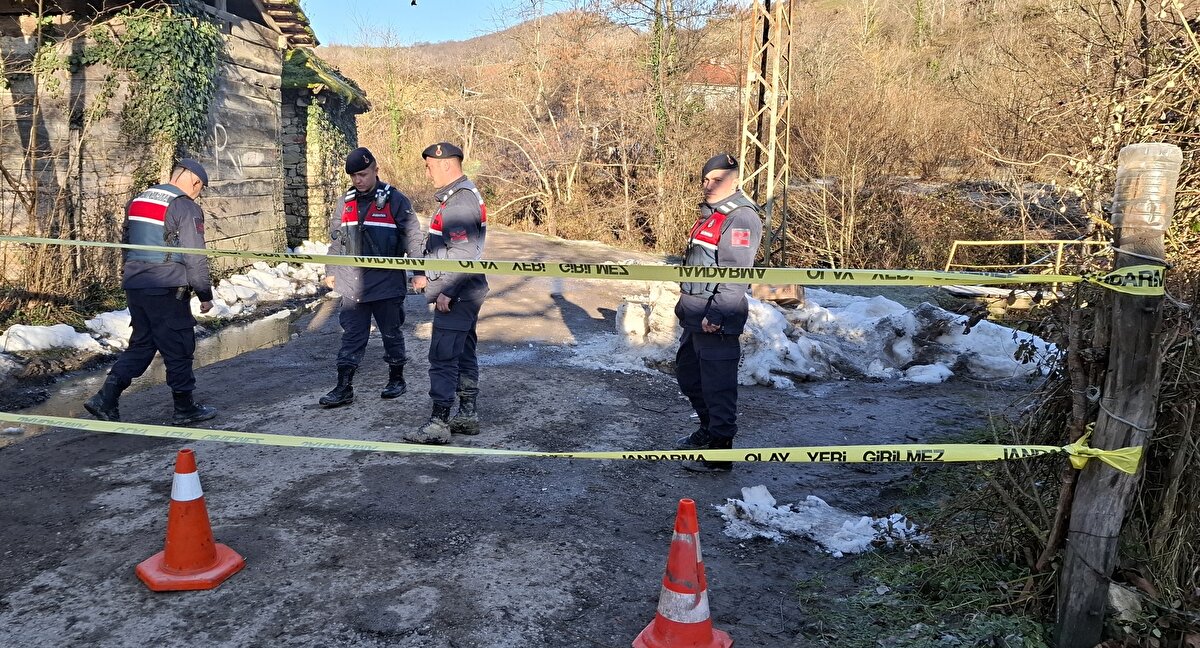 İhbar üzerine bölgeye AFAD, itfaiye ve jandarma ekipleri sevk edildi.