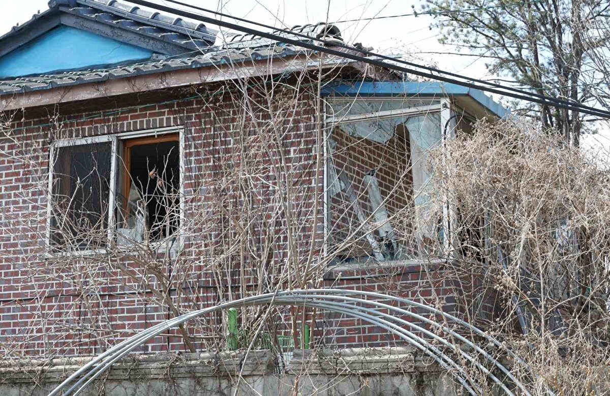 Askeri yetkililer ve itfaiye yetkilileri kazaya 2 adet KF-16 savaş uçağının neden olduğunu belirtirken, yaralı sayısının ise 15’e yükseldiği aktardı. Yetkililer yaralıların arasında 2 asker ve 2 yabancı uyruklunun da bulunduğunu, hiçbir yaralının hayati tehlikesinin olmadığını, ancak yaralı sayısının artabileceğini vurguladı.