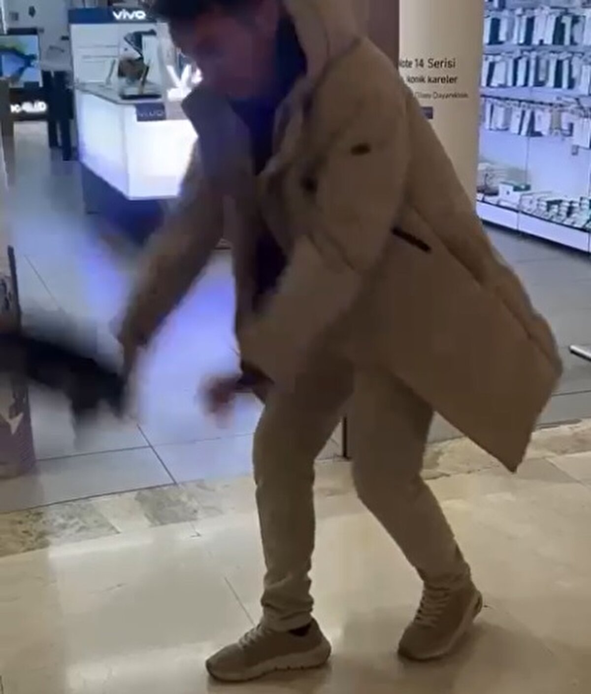 İddiaya göre, Abuş, aldığı ürüne bozulma, kırılma veya herhangi bir arıza durumunda yenisiyle değişim garanti sigortası yaptırdı.