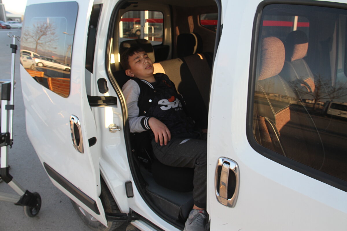 Kalça kemiğinde kırık tespit edilen F.E.Ö, Selçuk Üniversitesi Tıp Fakültesi Hastanesine sevk edildi.