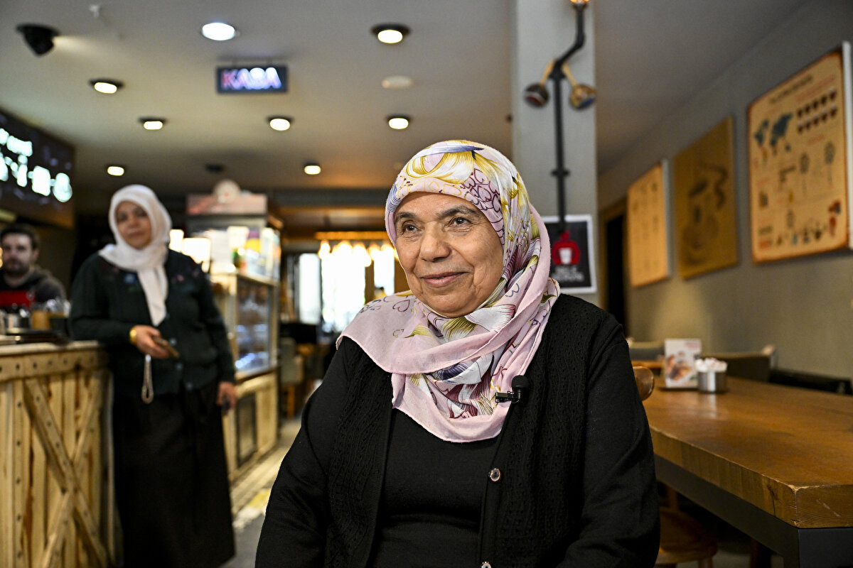 Uzun yıllar annesinin Avusturya'da çalıştığından bahseden Temelli, şunları paylaştı:<br><br>"Onlar emekli olunca 'Türkiye'ye gelip ne yapabiliriz?' dediler. Boş durmayı sevmeyen, çok çalışkan insanlar. 'Beraber bir şey açalım.' diye düşündüler. Abim de bu konuda bize çok destek oldu. Önce Kayserili olduğumuz için mantı üzerine yerimizi açtık. Daha sonra bu üçüncü nesil kahveciliğin geliştiğini gördük. İnsanlardan olumlu, çok güzel tepkiler aldık. Çok mutlu olduklarını söylediler. Baristalık eğitimi aldıktan sonra baristalığın çok keyifli iş olduğunu öğrendim. Artlar yapmak, değişik değişik kahveler öğrenmek... Aslında bir fincan kahvenin çok güzel hikayesi olduğunu öğrendik."