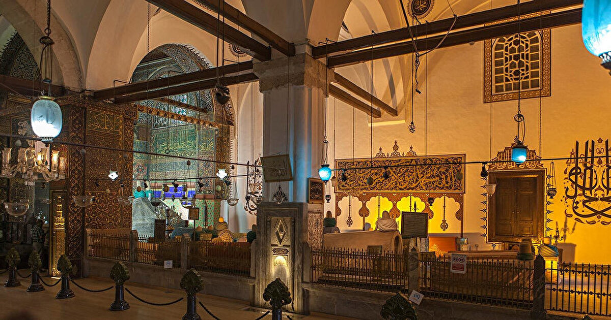 2. Mevlana Müzesi/ Konya<br><br>Şehrin simgelerinden biri olan bu müze Mevlana’nın dergâhı ve türbesi niteliği taşıyor.  Müzede dönemin izlerine yakından şahit olurken Mevlevi kültürünü de görebilirsiniz. 