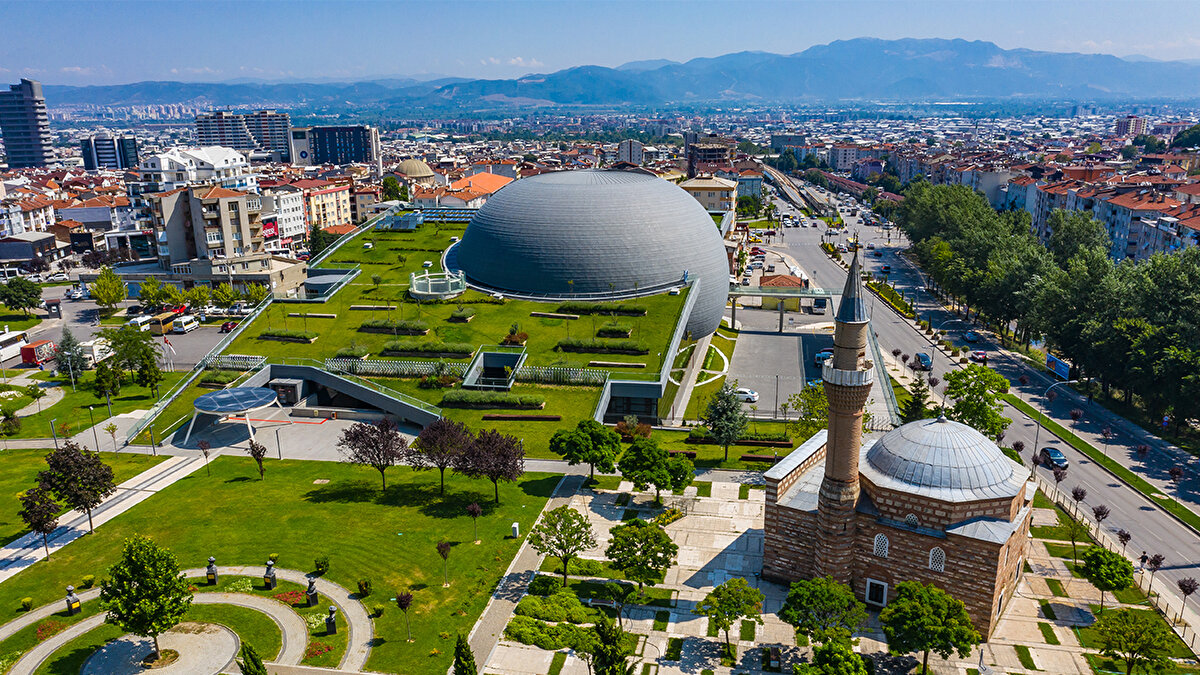 4. Bursa<br><br>Marmara Bölgesi'nde yer alan, Osmanlı İmparatorluğunun ilk başkenti olan Bursa; 3.147.818 kişilik nüfusuyla listenin 4. sırasında.