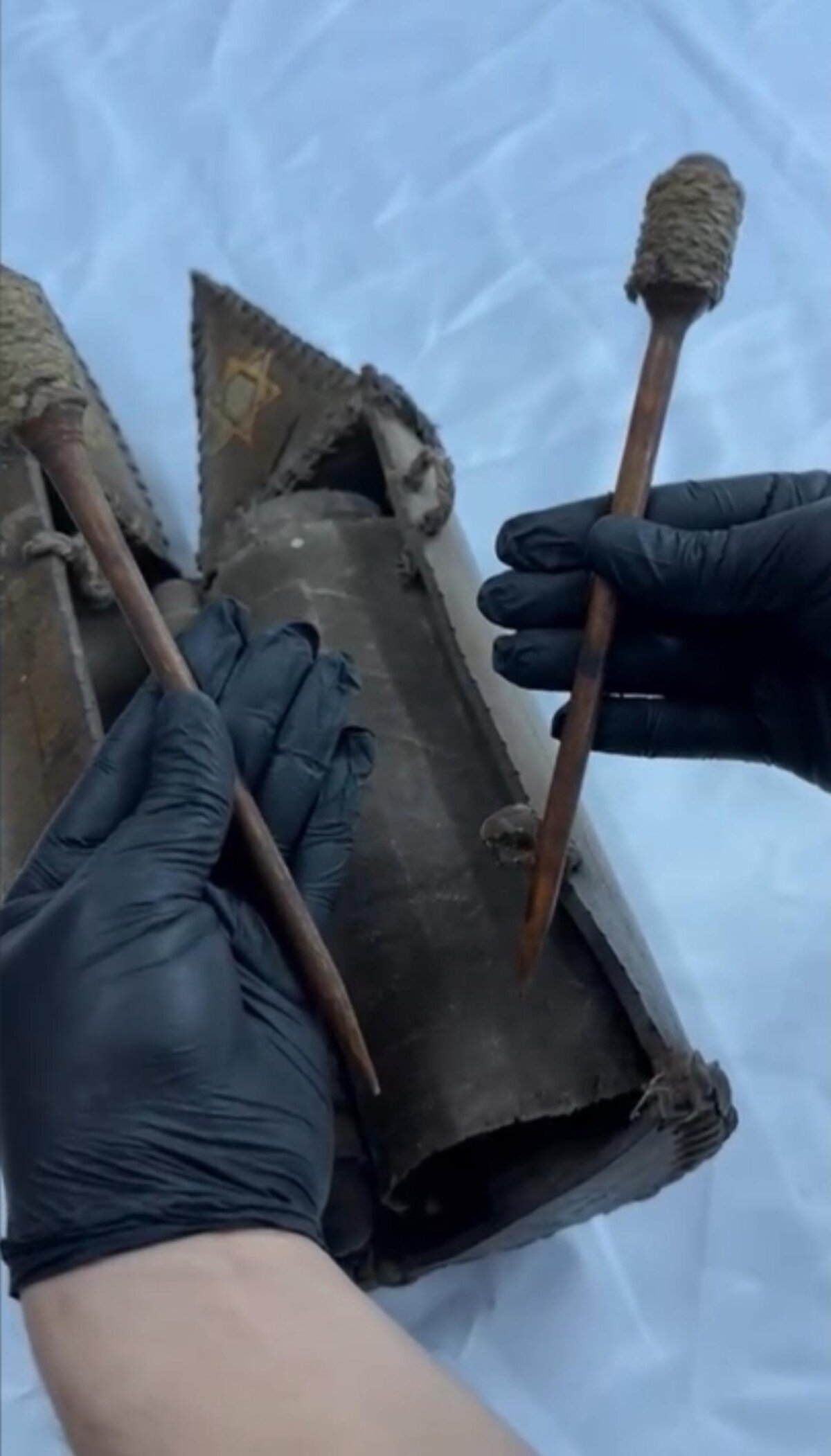 Operasyonda Tevratı 1.5 milyon dolara satmaya çalışan 3 şüpheli dahil toplam 6 kişi gözaltına alındı.