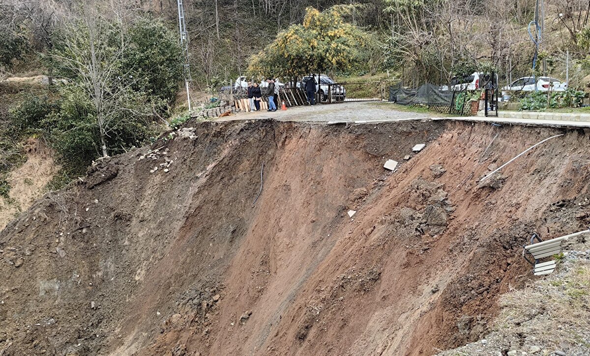 AFAD ekiplerinin bölgedeki risk analiz çalışmaları devam ediyor.