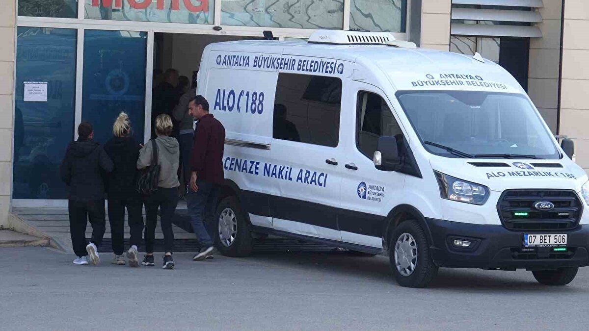 Olay Yeri İnceleme ve Savcılık incelemesinin ardından Sevcan Demir Sakman’ın cansız bedeni, otopsi için Antalya Adli Tıp Kurumu morguna kaldırılırken genç hemşirenin cenazesi buradaki işlemlerinin ardından ayrı oldukları öğrenilen anne-babası ve yakınları tarafından teslim alındı.