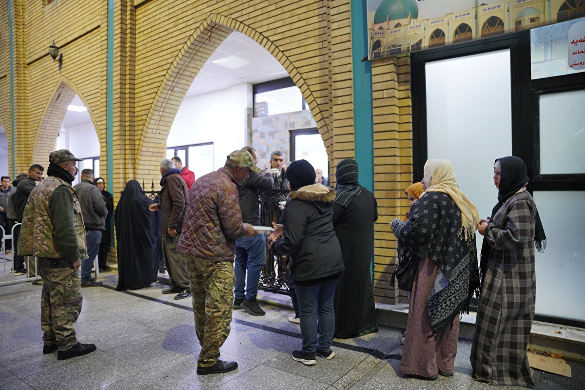 Ulu Camii sorumlusu Muhammed Şeyh Salar, Ramazan ayının kendine has özelliği olduğunu ve bu kapsamda bu ayda ihtiyaç sahipleri için iftar verdiklerini söylüyor.