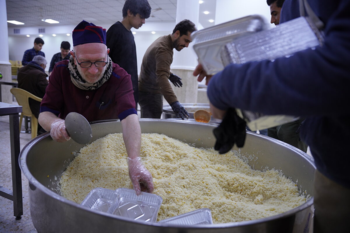 Süleymaniye Ulu Camii'nin yapımının üzerinden yarım asır geçmeden Kak Ahmed Şeyh adlı tasavvuf şeyhinin tavsiyesi üzerine 1820'de bir iftar geleneği başlatılıyor.