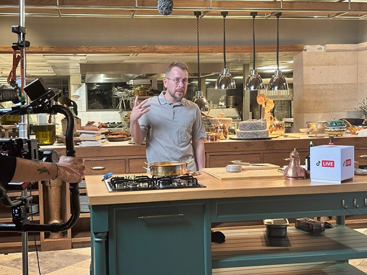 Türk mutfağının önemli isimlerinden olan ünlü şef Ömür Akkor, Türkiye'nin en iyi gastronomi şehirleri hakkında önemli açıklamalarda bulundu.