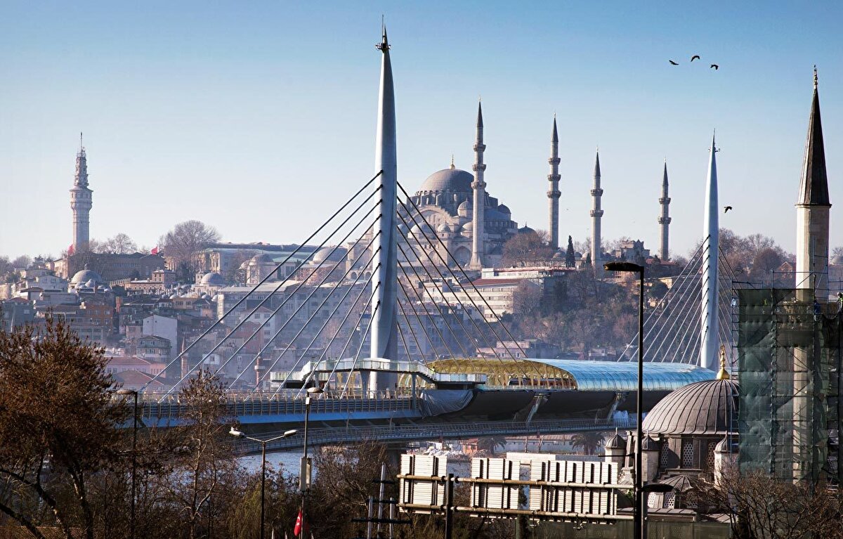 Süleymaniye Camii - Haliç Metro Köprüsü<br><br>Yaş farkı: 457 yıl