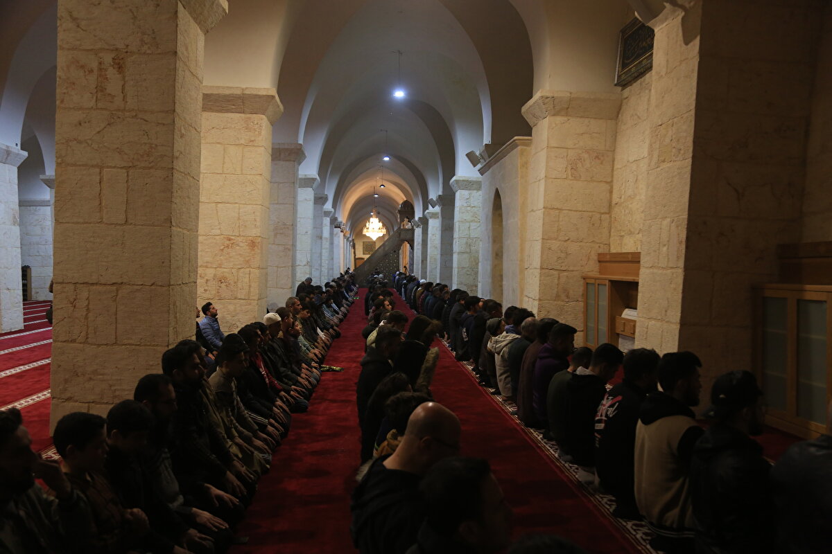 Uzun bir aradan sonra ibadet etmenin mutluluğunu yaşayan vatandaşlar, duygusal anlar yaşadı.