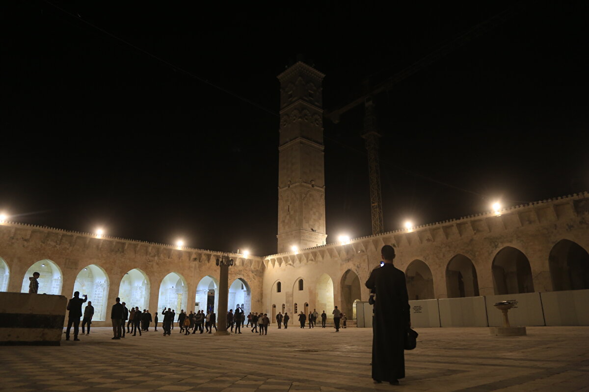 Beşşar Esed rejim güçlerinin 2013'teki saldırıları sonucu büyük hasar gören caminin Vakıflar Bakanlığı'nın desteğiyle başlatılan restorasyon çalışmaları yaklaşık 3 ay sürdü.