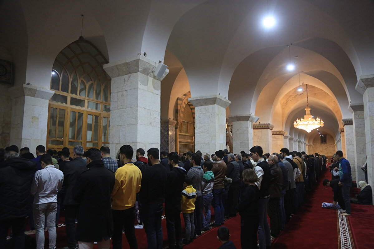 Tahta geçen kardeşi Süleyman bin Abdulmelik, inşaatı bitirme sorumluluğunu da devralarak, projenin gözetmenliğine kuzeni Ömer bin Abdulaziz’i getirdi.