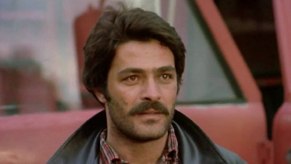 Yeşilçam'ın efsane isimlerinden 75 yaşındaki usta oyuncu Kadir İnanır, geçtiğimiz Mart ayında inme sebebiyle hastaneye kaldırılmıştı. Sevilen sanatçı Kadir İnanır'ın bilinci kapalı şekilde Ümraniye Eğitim Araştırma Hastanesi'ne sevk edildiği belirtilmişti.