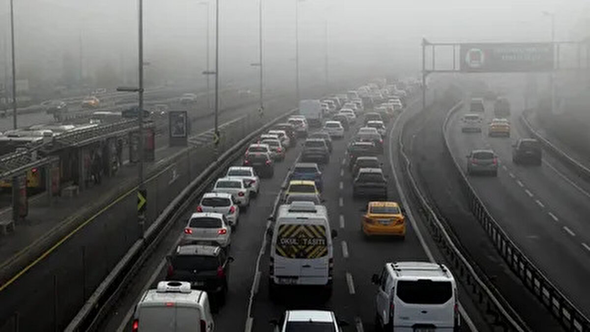 Dünya genelinde çözüm bekleyen en önemli çevre sorunlarından biri olan hava kirliliği, İstanbul’da 11 Mart’tan itibaren bir hafta boyunca çöl tozlarının etkili olacağı tahminiyle bir kez daha dikkat çekti.