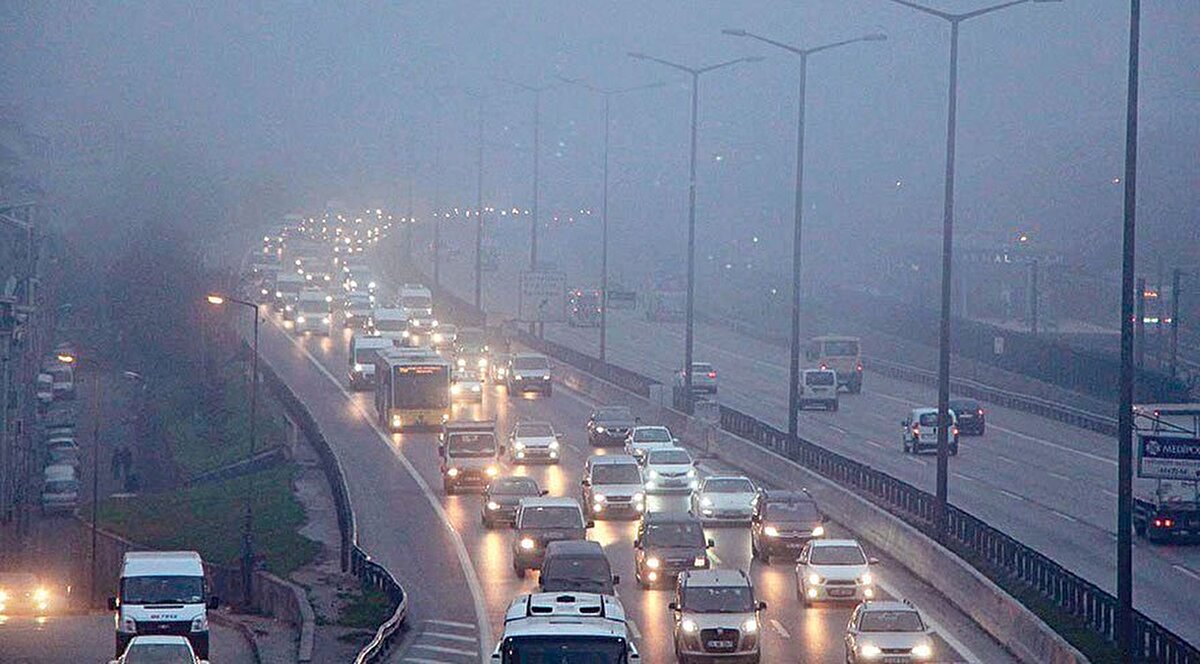 Hava Kalitesi İzleme Merkezine göre son ölçümler<br><br>İstanbul Büyükşehir Belediyesi Hava Kalitesi İzleme Merkezi verilerine göre, kent genelinde hava kalitesi istasyonlarından alınan ölçümler dün saat 18.00 itibarıyla şu şekilde kaydedildi:<br><br>"Kumköy (Arka plan)-12 (İyi), Silivri (Kentsel)-14 (İyi), Sultangazi 1 (Taş Ocakları)-14 (İyi), Beylikdüzü (Kentsel)-23 (İyi), Sarıyer (Kentsel)-32 (İyi), Arnavutköy (Kırsal)-34 (İyi), Sultangazi 2 (Kentsel trafik)-34 (İyi), Çatladıkapı (Trafik)-38 (İyi), Avcılar (Şehir arka plan)-45 (İyi), Yenibosna (Kentsel)-46 (İyi), Alibeyköy (Kentsel)-46 (İyi), Sultangazi 3 (Taş Ocakları)-49 (İyi), Maslak (Şehir arka plan)-42 (İyi), Esenyurt (Kentsel)-59 (Orta), Başakşehir (Sanayi kentsel)-60 (Orta), Bağcılar (Kentsel)-61 (Orta), Şirinevler (Trafik)-54 (Orta), Sultangazi 4 (Kentsel trafik)-57 (Orta), Esenler (Kentsel)-58 (Orta), Aksaray (Trafik)-71 (Orta), Kağıthane 1 (Kentsel Trafik)-58 (Orta), Mecidiyeköy (Trafik)-60 (Orta), Beşiktaş (Trafik)-59 (Orta), Kandilli 1 (Şehir arka plan)-45 (İyi), Üsküdar 1 (Kentsel trafik)-44 (İyi), Selimiye (Trafik)-33 (İyi), Ümraniye 2 (Trafik)-36 (İyi), Ümraniye 1 (Şehir arka plan)-33 (İyi), Sancaktepe (Kentsel)-34 (İyi), Sultanbeyli (Kentsel)-44 (İyi), Kartal (Kentsel)-49 (İyi), Büyükada (Arka plan)-37 (İyi), Şile (Arka plan)-47 (İyi), Tuzla (Kentsel)-84 (Orta), Kandilli 2 (Deniz trafik)-51 (Orta), Üsküdar 2 (Trafik)-51 (Orta), Kadıköy (Kentsel)-62 (Orta), D-100 (Trafik)-141 (Hassas)."