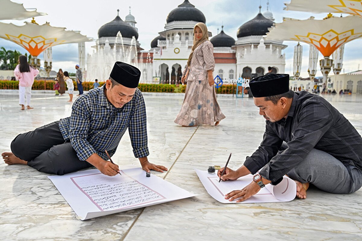 Benderaçe, Endonezya