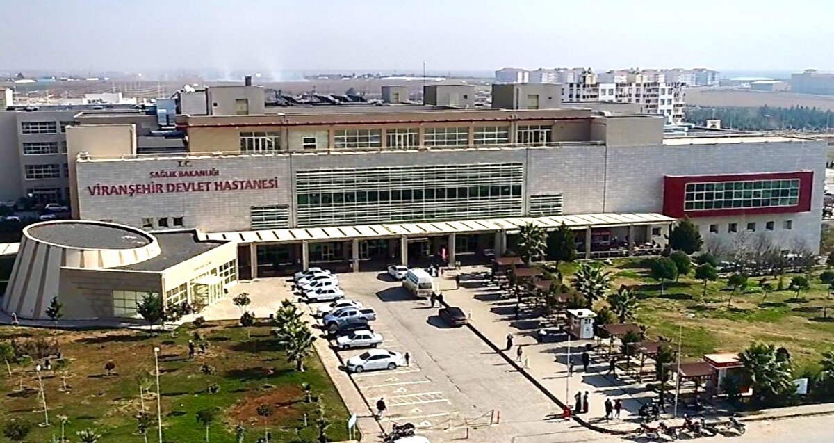 Okul yönetimi de polis ve sağlık ekiplerine haber verdi. İhbar üzerine olay yerine gelen sağlık ekipleri, Nuriye Şeyhun’u yapılan ilk müdahalenin ardından Viranşehir Devlet Hastanesi'ne kaldırdı. 